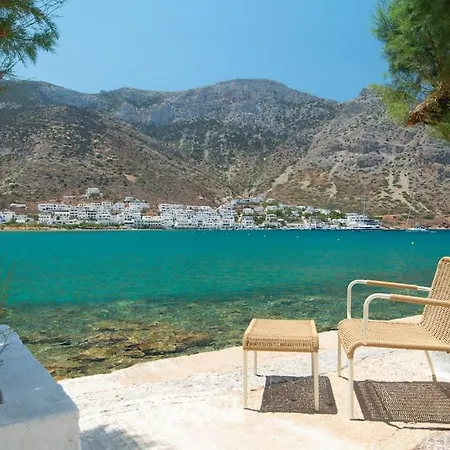Nyaraló Sifnos's Waterfront Kamáresz